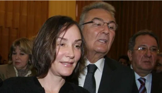 Aslı Baykal cenazede yaşananlara tepkisiz kalamadı! CHP’li şovmenlere hadisli gönderme