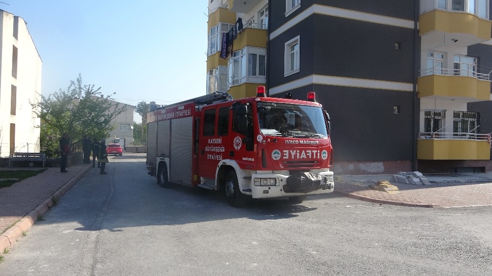 Aspiratörden çıkan duman binada panik yaşattı 