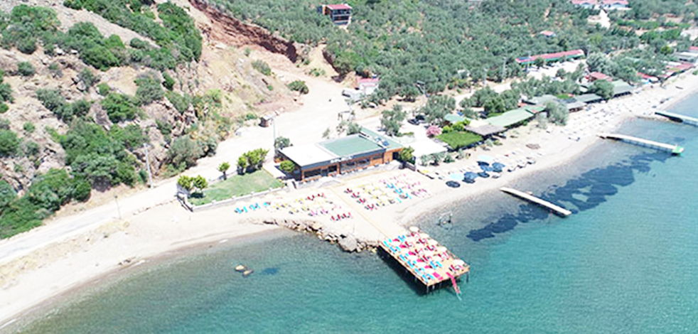 Assos bölgesinde kaçak plaj tesisi için yıkım kararı