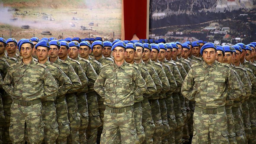 Asteğmenler 'mavi bere' taktı