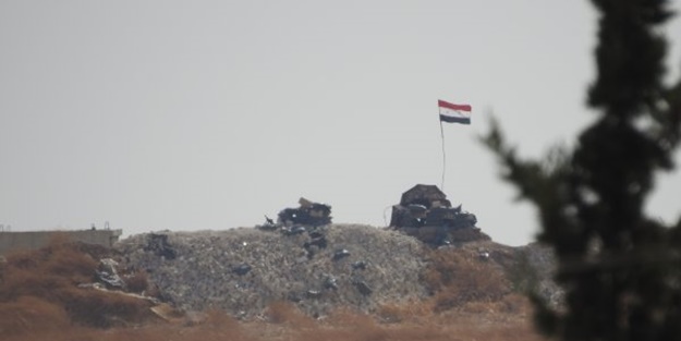 Astıkları bayraklar da işe yaramadı! Esed YPG'yi 'terörist' ilan etti