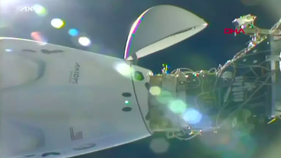 Astronot Gezeravcı'yı taşıyan Dragon kapsülü Uzay İstasyonu'ndan ayrıldı