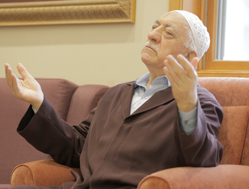 Astsubay tüm bildiklerini itiraf etti: Fetullah Gülen her gece...