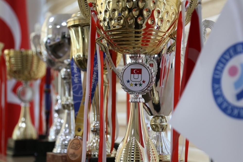 ASÜ spor takımları başarılarıyla dikkat çekiyor 