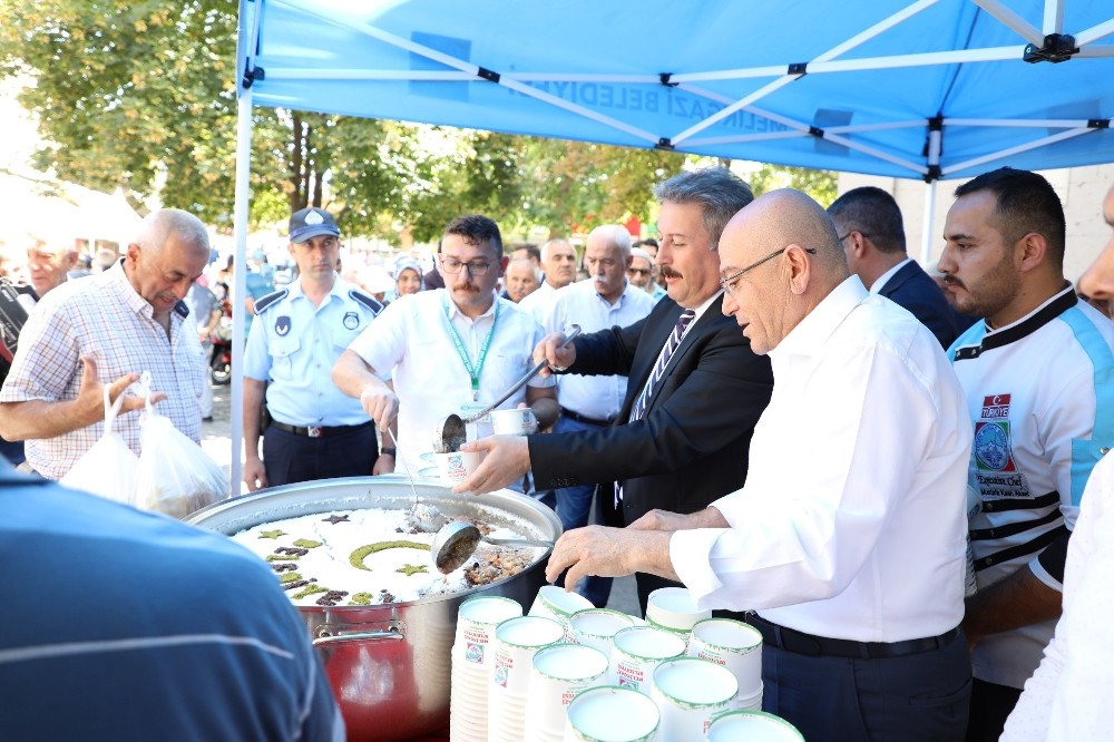 Aşureler Başkan Palancıoğlu’ndan 