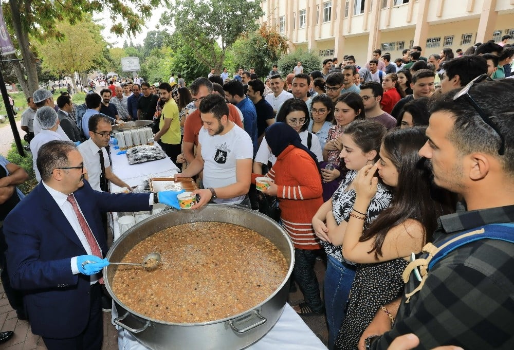 Aşureler Rektör Gür’den 