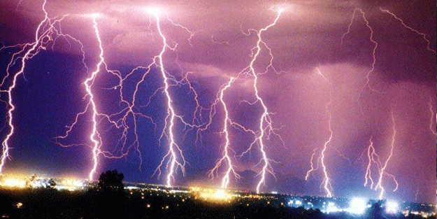Asya ülkesinde yıldırım faciası! Çok sayıda ölü ve yaralı var