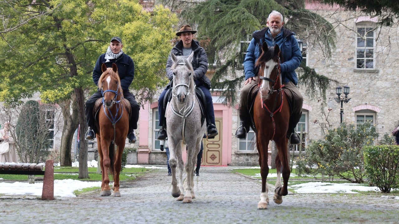 "At sırtında Boğaz’ı geçmek ve Sultanahmet’te dolaşmak istiyoruz"