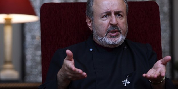AT YALANI GÖTÜR PARAYI