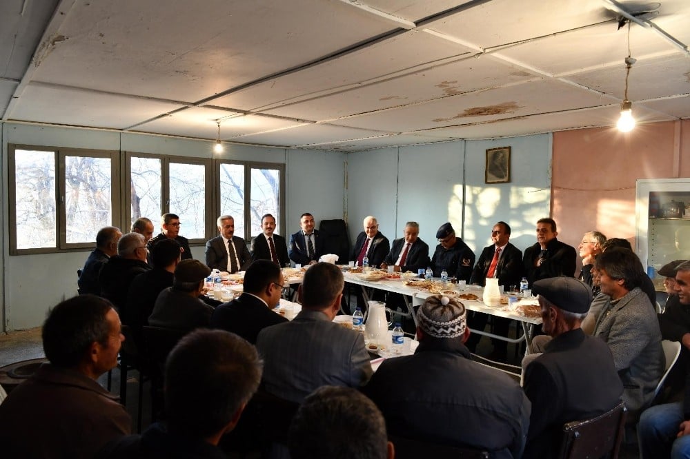 Atabey’deki muhtarlar toplantısında tarım yapılan topraklara sahip çıkılması vurgusu 