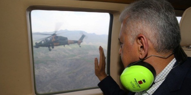 Atak helikopteri eşlik etti