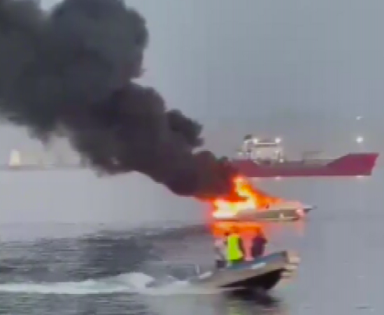 Ataköy'de yat alev alev yandı: Yaralılar var