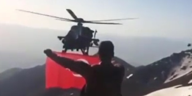 ATAK'tan operasyon dönüşü asker ve bayrağa selam!