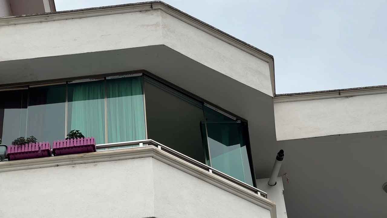 Atakum'da korkunç olay: 4'üncü kattan düşen kadın yaşam savaşı veriyor!