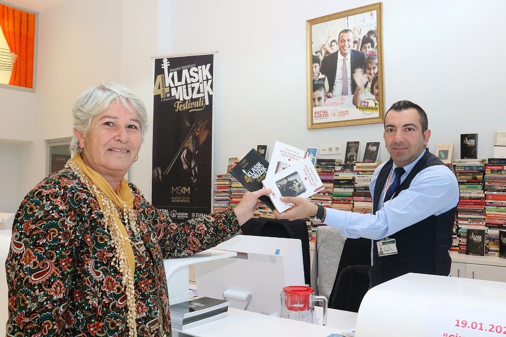 Ataşehir’de klasik müzik festivali’nde “bir kitap, bir bilet” kampanyasıyla bin kitap toplandı 
