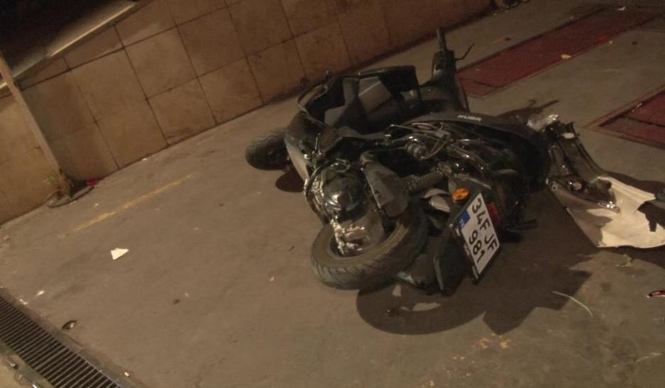 Ataşehir’de motosiklet ile minibüs çarpıştı: 1 yaralı