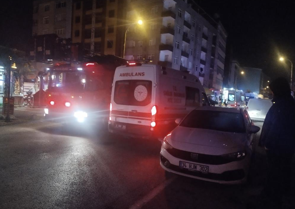 Ataşehir'de otelde yangın: 5 kişi yaralandı