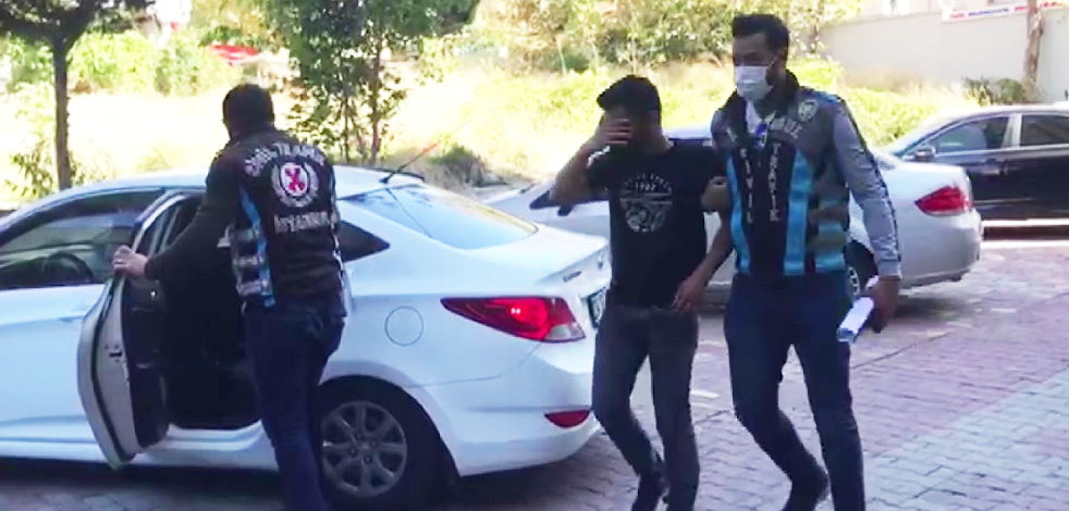 Ataşehir’de polisle pazarlık yapan değnekçiler kıskıvrak yakalandı