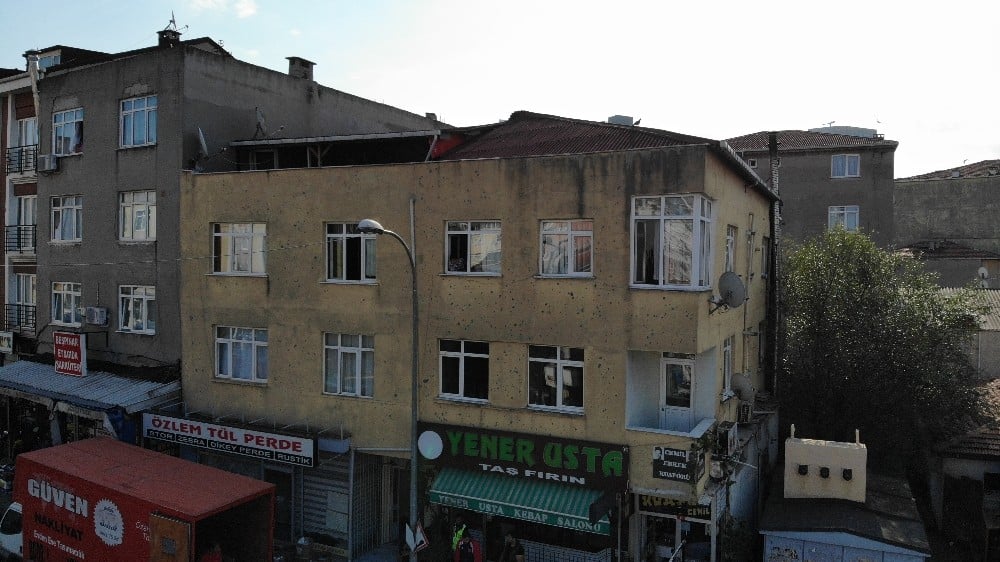 Ataşehir’de riskli bina tahliye ediliyor 