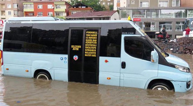 Ataşehir'de yollar göle döndü
