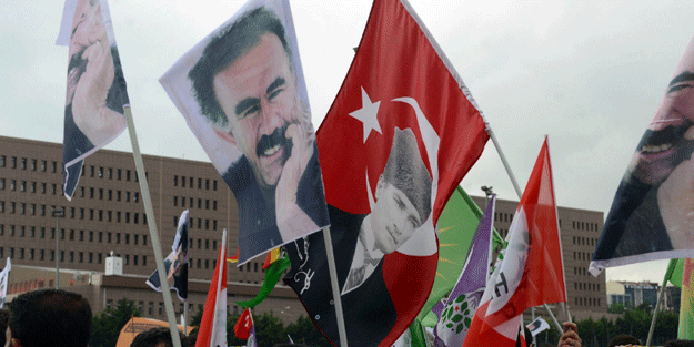 Atatürk büstlerini kırdıran Demirtaş ile Atatürkçü İnce kol kola!