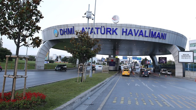 Atatürk Havalimanı'nda bıçaklı kavgada kan döküldü