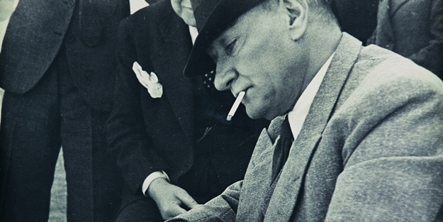 Atatürk ne zaman güldü, ne zaman öldü?