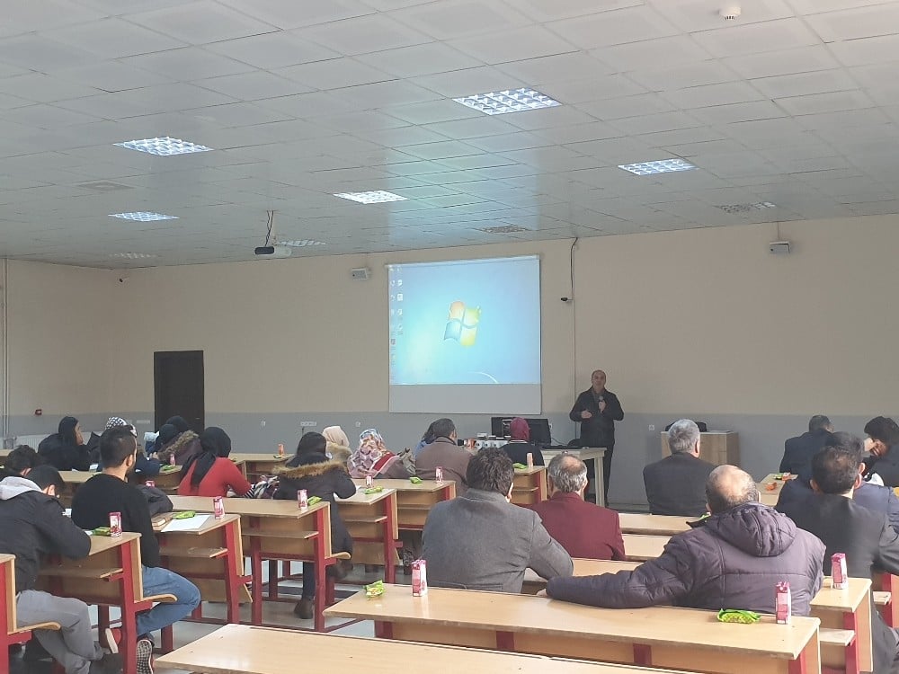 Atatürk Üniversitesi Öğrencileri “Eğitimi Al Afetten Korkma” projesiyle Pasinler’de panel düzenledi 