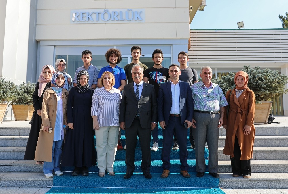 Atatürk Üniversitesi öğrencileri, çalışma hayatına uyum sağlıyor 