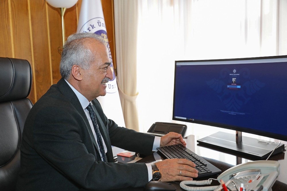 Atatürk Üniversitesi”nde örgün öğretimdeki online final sınavları başarılı bir şekilde tamamlandı 