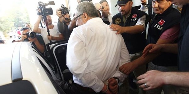 Atayün'ün 'arkadan kelepçe' yalanı ortaya çıktı