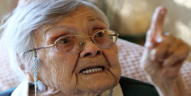 Ateist ve Kemalistlerin üstadı Muazzez İlmiye Çığ'ın cehaleti ifşa oldu! Bırak Sümerleri, Mustafa Kemal hakkında temel bilgilere bile vakıf değil!