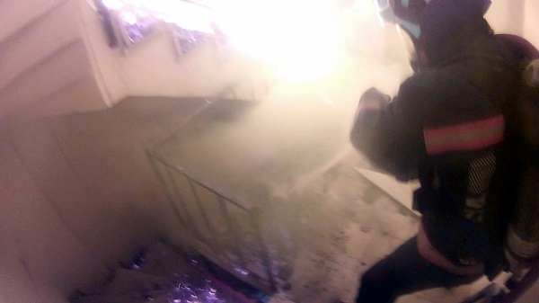 Ateş savaşçılarının zorlu mesaisi! Aksiyon filmi değil yangın müdahalesi