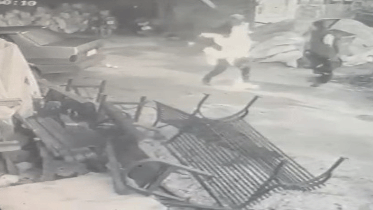 Ateşe tiner döken işçi feci şekilde yandı!