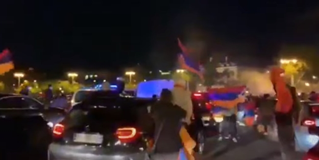 Ateşkes kararı sonrası Ermeniler sokaklara döküldü! 'Bu kadar korkuyordunuz madem niye saldırıyorsunuz'