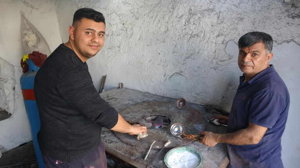 Ateşle Yazılan Miras: Bakırcılar Çarşısı’nın Son Kalaycı Baba-Oğulu