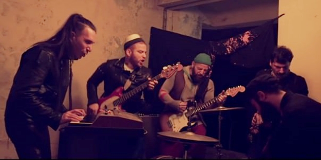 Athena Gökhan'dan zikir ve takke açıklaması