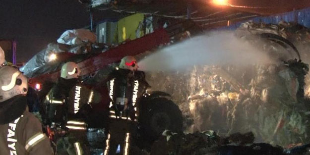 Atık toplama merkezi alev alev yandı