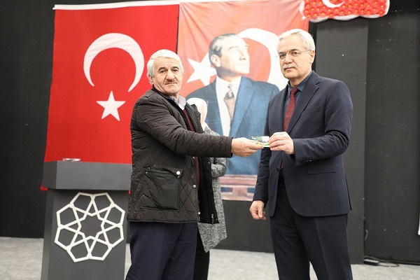 Atık toplayarak biriktirdiler depremzedelere gönderdiler