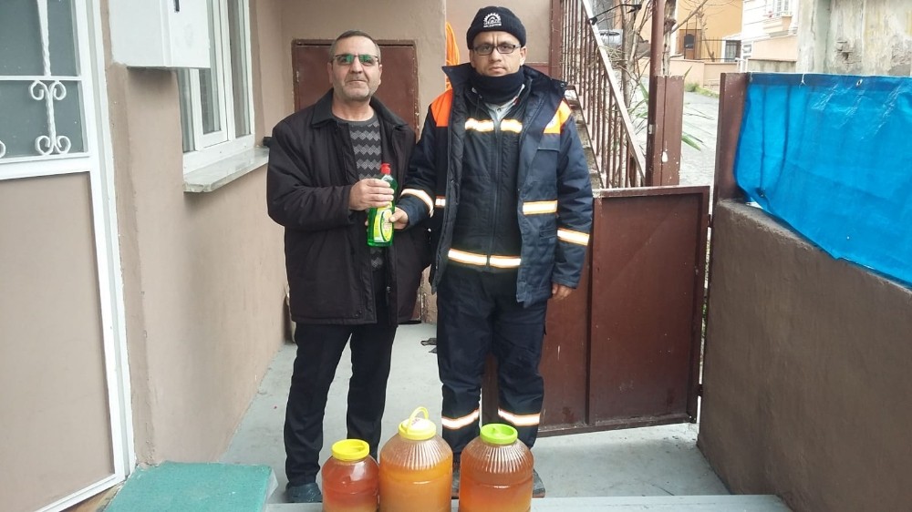 Atık yağ teslim eden vatandaşlara deterjan hediye ediliyor 