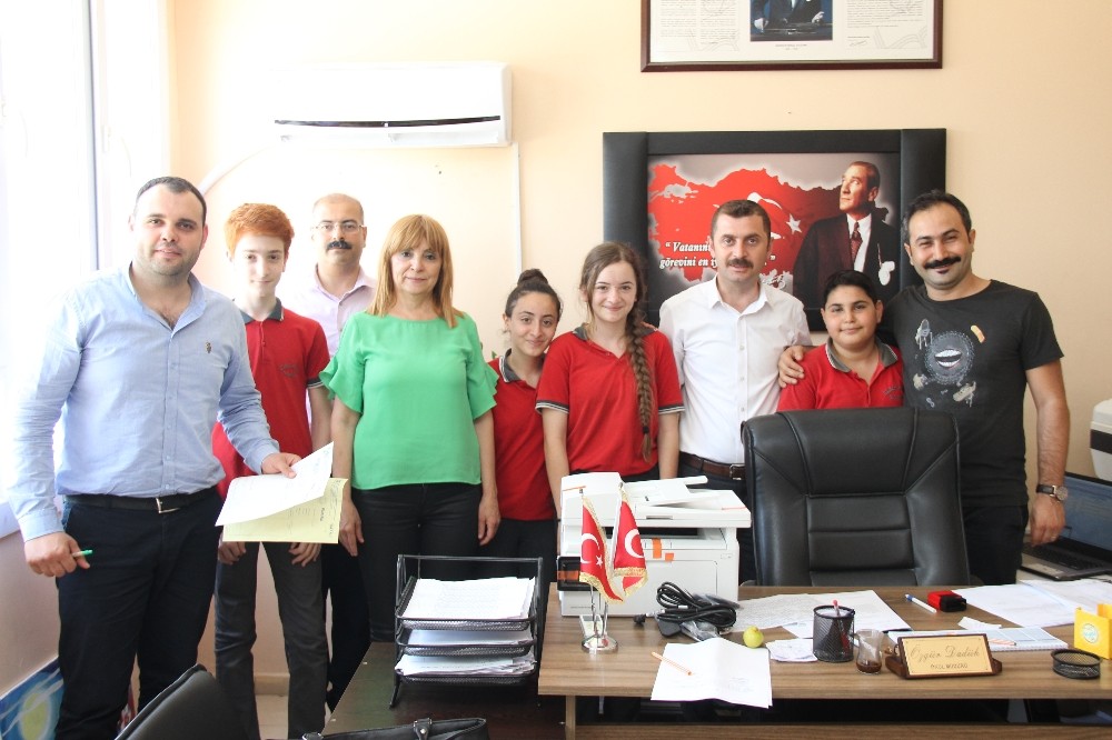 Atık yağ toplayan okullara bilgisayar ve fotokopi makinesi 