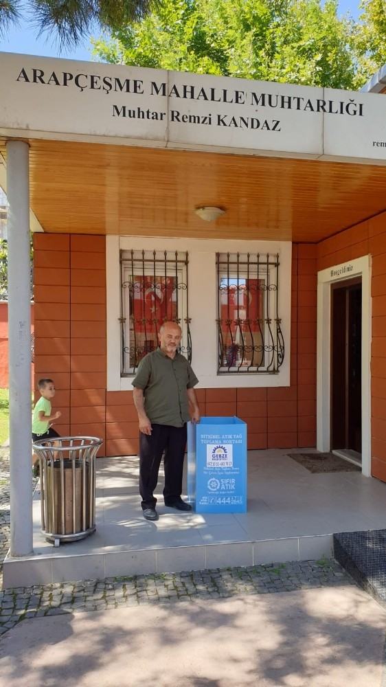 Atık yağlar yağ bidonlarına 