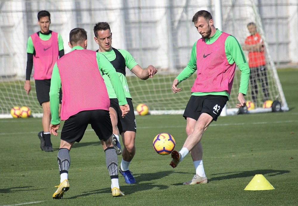 Atiker Konyaspor, Başakşehir hazırlıklarını sürdürdü 