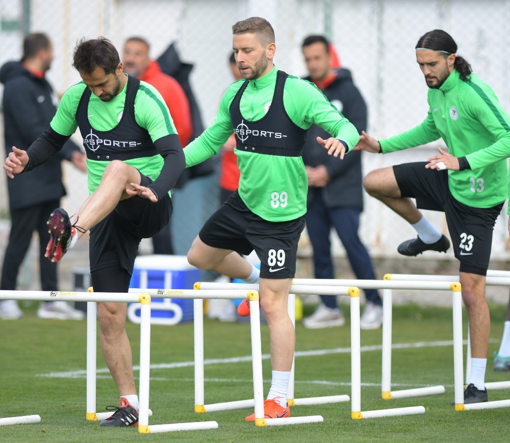 Atiker Konyaspor, M.Başakşehir hazırlıklarına devam ediyor 