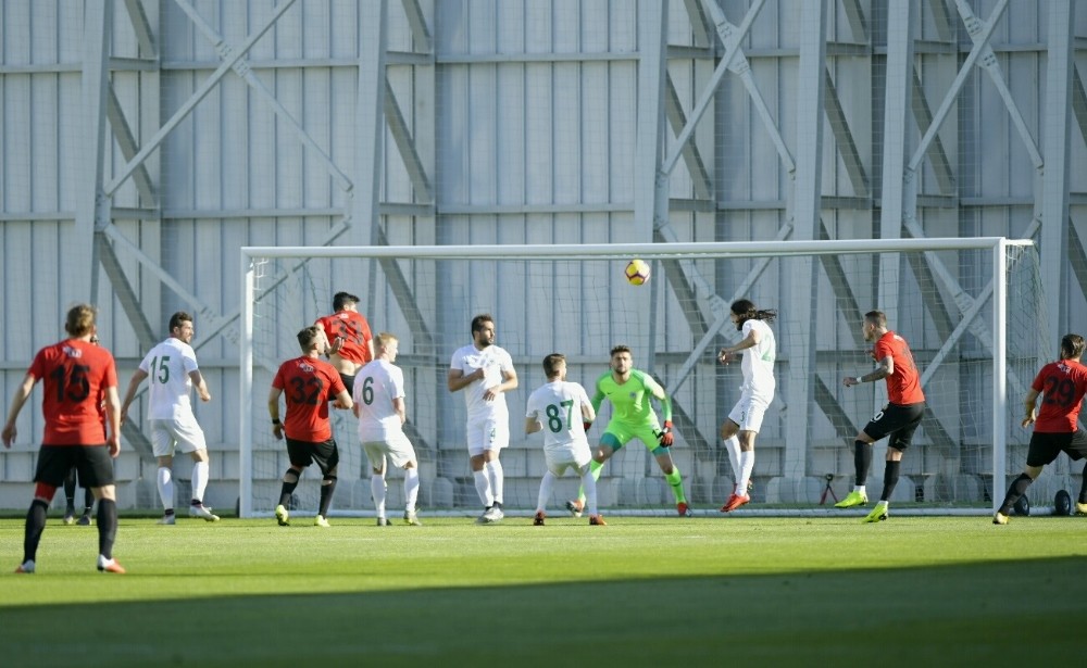 Atiker Konyaspor özel maçta Eskişehirspor’la 1-1 berabere kaldı 