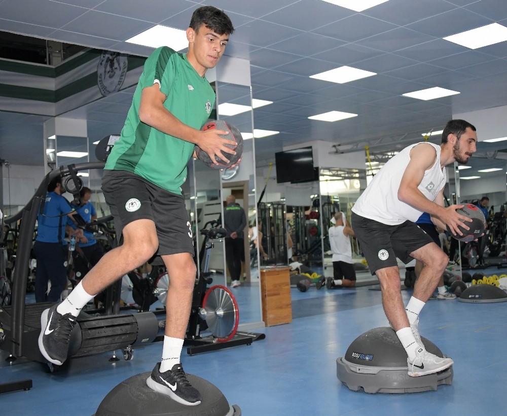 Atiker Konyaspor salonda çalıştı 