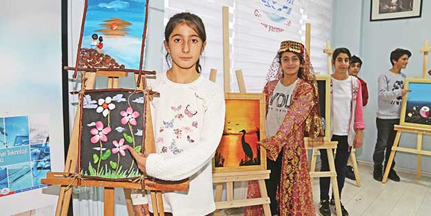 Atıklar işitme engellilerin elinde esere dönüşüyor