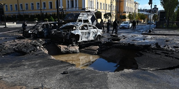 Atılan füze apartmana isabet etti: Ölü ve yaralılar var!