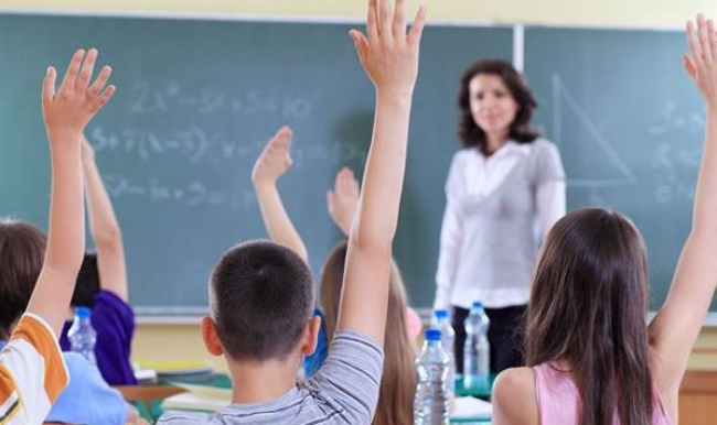 Atılan öğretmenler maaşı geri ödeyecek