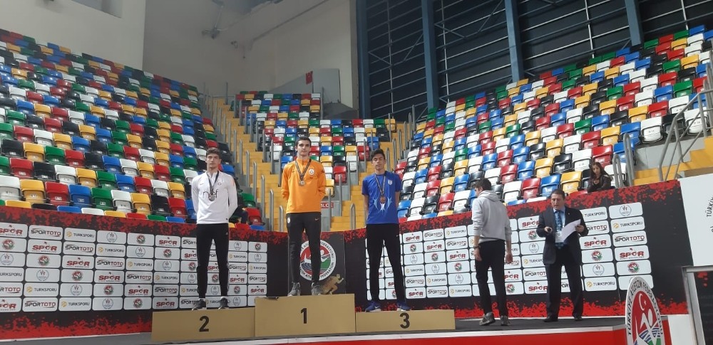 Atilla Göktuğ Taşdelen’den bronz madalya 